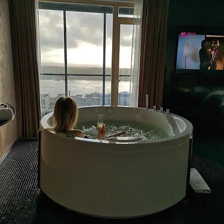 Panorama-27 Jacuzzi By Liuksai